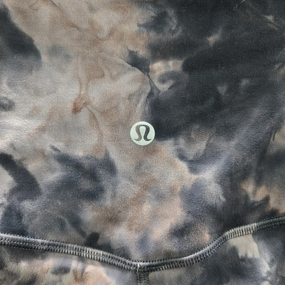 Lululemon Women Activewear Shorts 4 Black Tie Diamond Dye Align‎ Yoga